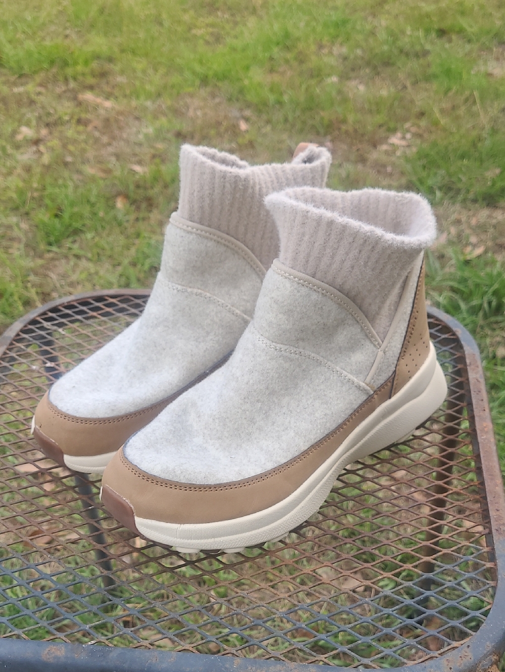 Merrell Slip-On Knit Collar Winter Boots Size 8